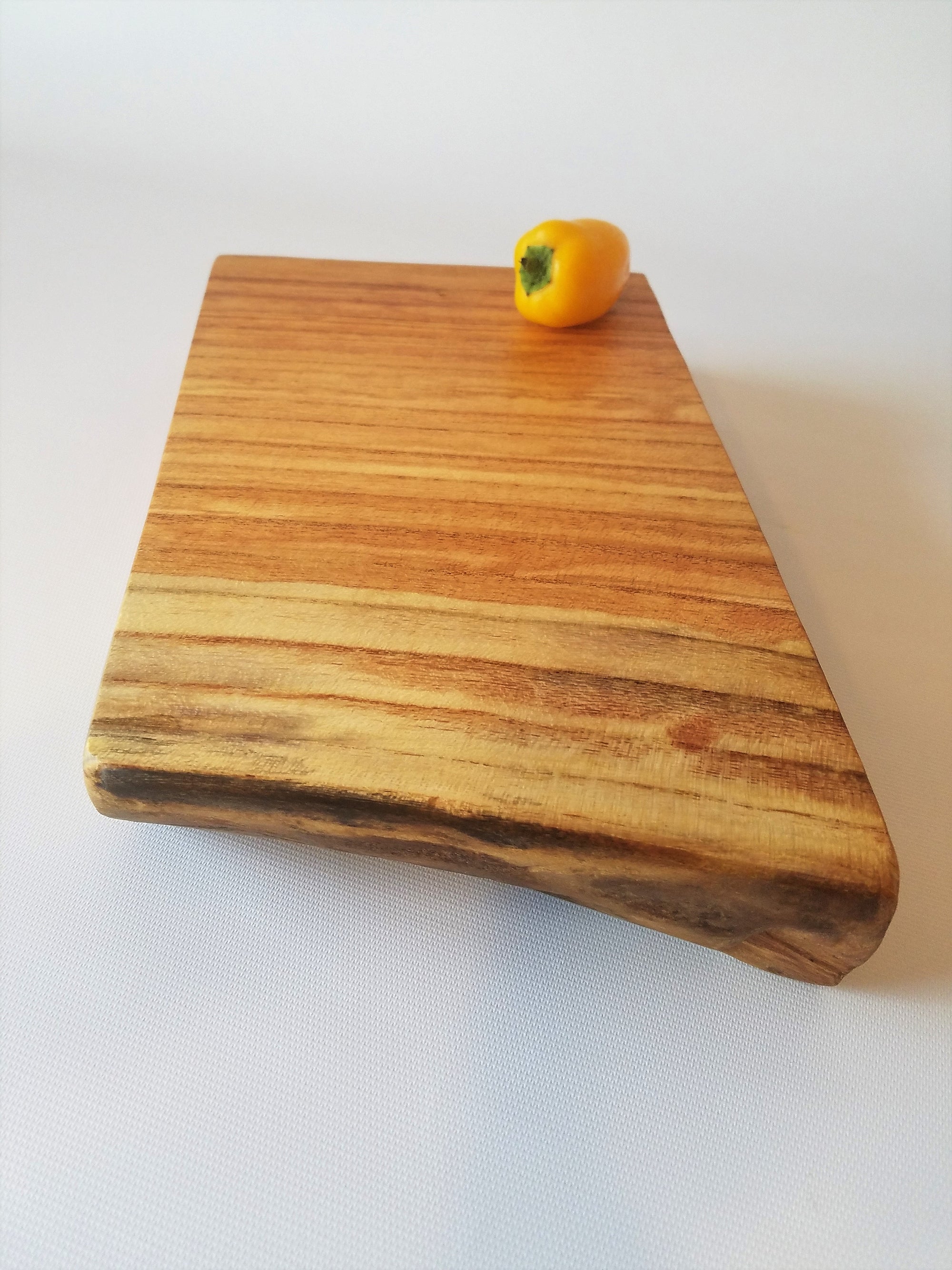 Chopping board and serving tray, Thick and hard Walnut wood.Kitchen decor.  Round